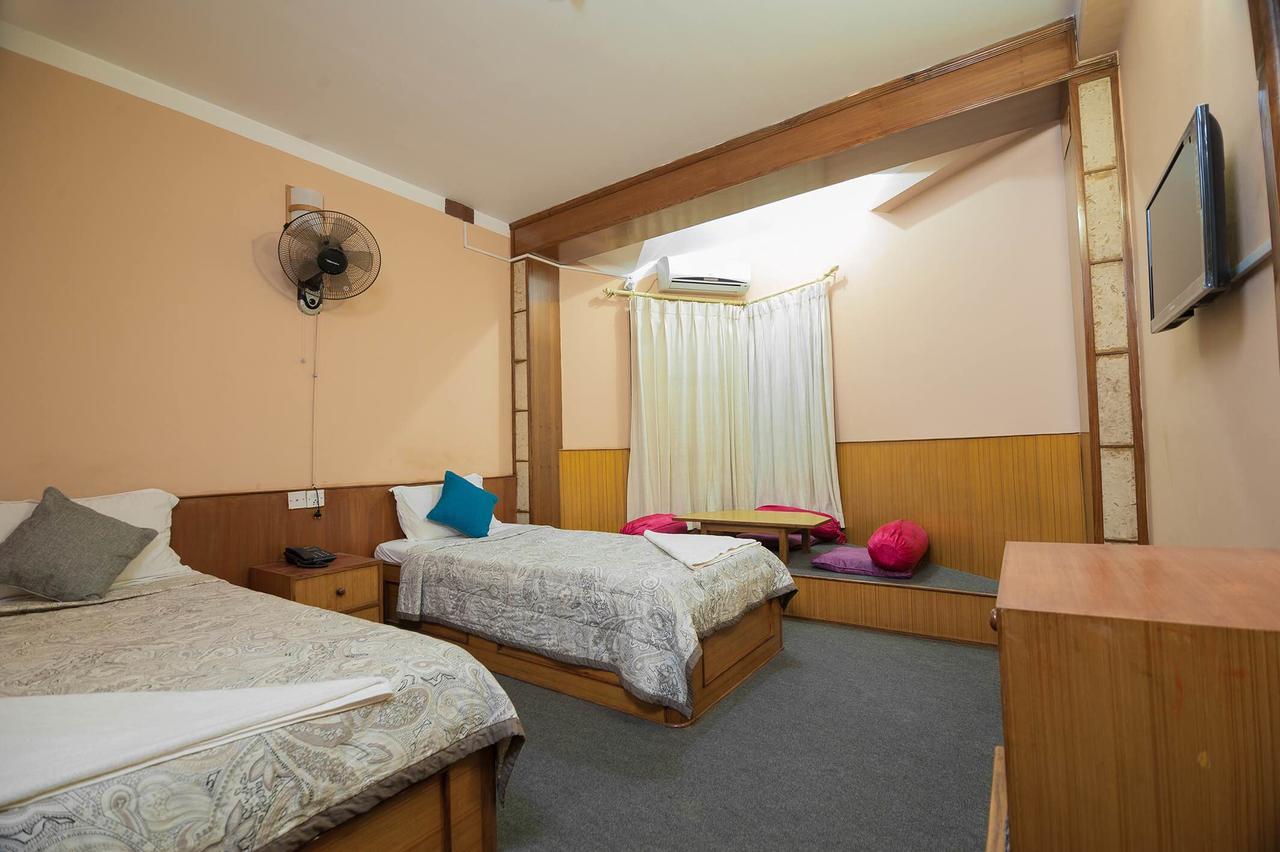 Hotel Candle Inn Pokhara Buitenkant foto