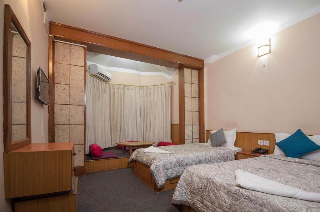 Hotel Candle Inn Pokhara Buitenkant foto