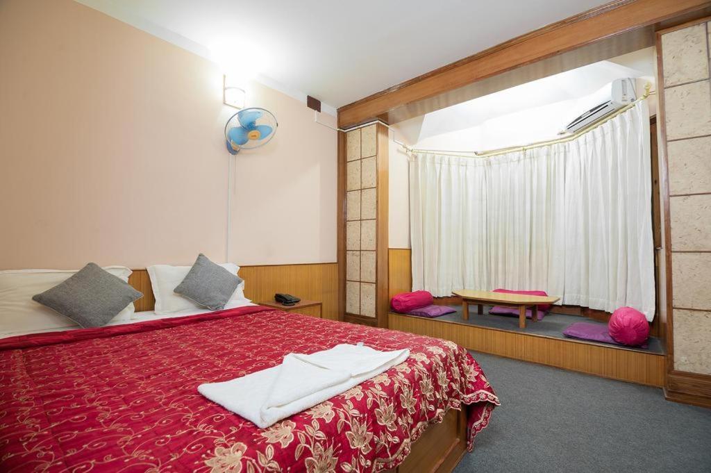 Hotel Candle Inn Pokhara Buitenkant foto